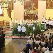 Mszy św. jubileuszowej przewodniczył biskup sandomierski. 