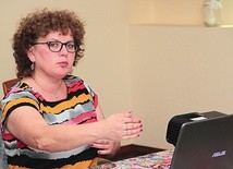 Doktor Komorowska--Pudło wyjaśniała 15 uczestniczkom, że ochrona dzieci przed zagrożeniami należy do mamy, taty i wychowawców.
