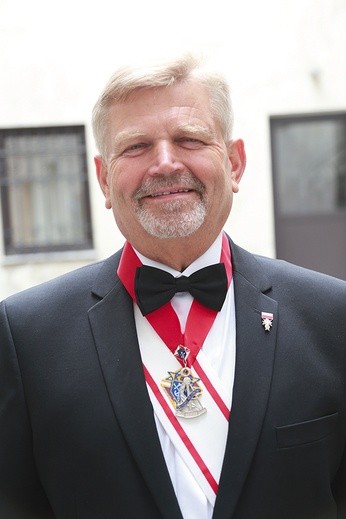F. Florek, delegat rejonowy Rycerzy Kolumba dla rejonu  nr 8, którym jest diecezja tarnowska.