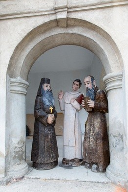 Rzeźby znajdujące się w synagodze we Włodawie ukazują wielokulturowość całego regionu.
