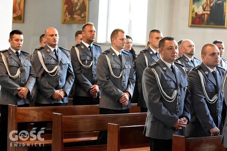 Spotkanie świdnickich policjantów na Mszy św.