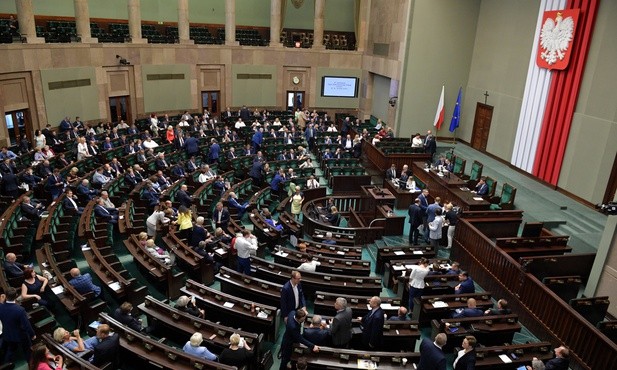 Sejm przyjął poprawkę do projektu nowelizacji ustaw o SN i sądach
