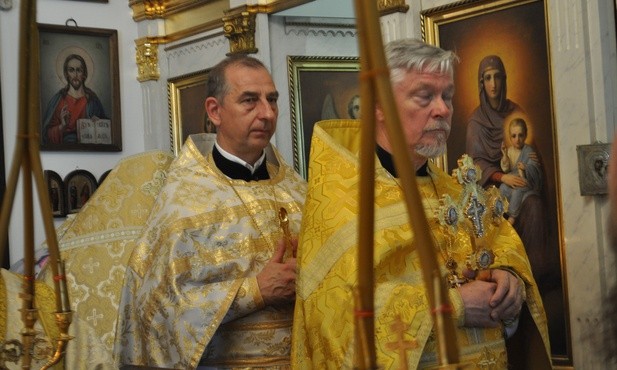 Liturgia sprawowana przez prawosławnego metropolitę Sawę była połączona z jubileuszem 25-lecia kapłaństwa proboszcza płockiej parafii prawosławnej (pierwszy od lewej)
