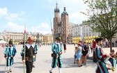 Pokaz siedemnastowiecznj musztry paradnej na krakowskim Rynku Głównym