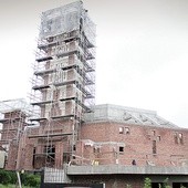 ▼	Budowę kościoła rozpoczęto w 2012 roku.