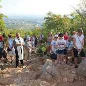 Dla wielu pielgrzymów ważnym wydarzeniem była Droga Krzyżowa na wzgórzu Križevac.