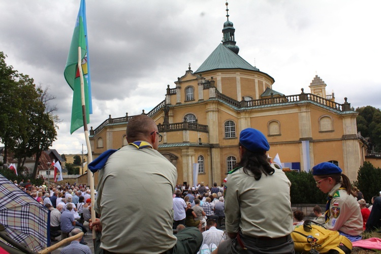 Po Mszy odbył się Apel Pamięci z udziałem wojskowej asysty honorowej 