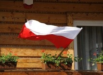 CBOS: Polacy dumni ze swojego pochodzenia narodowego
