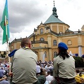 Pod bazyliką w Wambierzycach zgromadziły się tłumy.