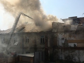 Pożar kamienicy przy ul. Rybnej 12 na Starym Mieście w Lublinie