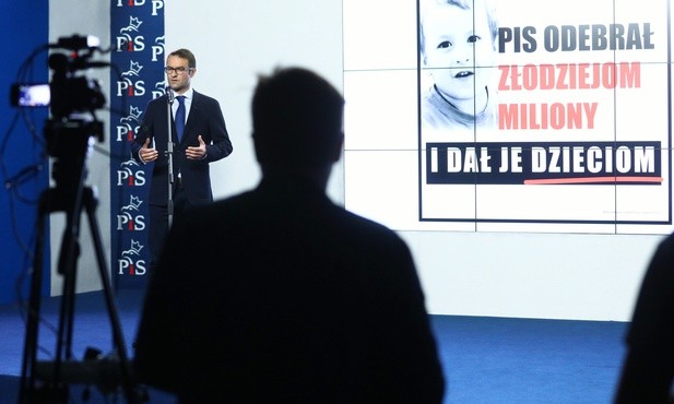 PiS odpowiada na akcję billboardową opozycji