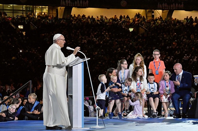 W spotkaniu z papieżem Franciszkiem podczas Festiwalu Rodzin uczestniczyło 85 tys. osób.