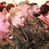 W Mszach św. za ojczyznę i wykładach regularnie biorą udział członkowie dąbrowskiego Związku Strzeleckiego „Strzelec” Józefa Piłsudskiego.