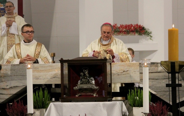 Modlitwa przy relikwiach św. S. Kostki