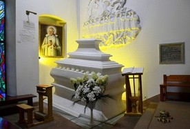 Sarkofag świętego w sanktuarium na Mariankach