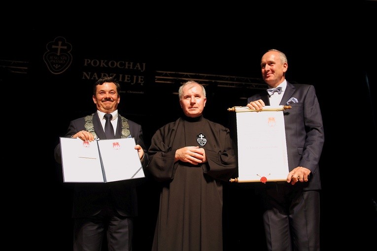 Od lewej: Zbigniew Sienkiewicz, o. Jerzy Chrzanowski CP i Dariusz Misztal