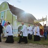 Uroczystości zakończyła procesja wokół kaplicy. 