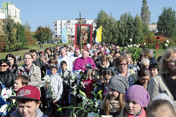 ▲	Droga do kościoła Matki Bożej Różańcowej w Lublinie,  4 października 2014 roku.