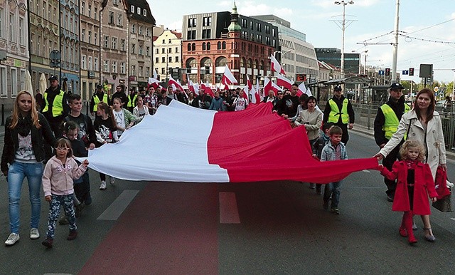 W ostatnich latach gołym okiem widać wzrost nastrojów patriotycznych w Polsce.