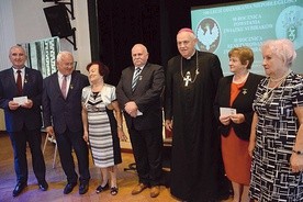 ▲	Biskup legnicki został uhonorowany wysokim odznaczeniem sybirackim.