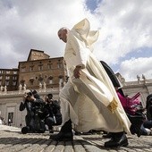 Franciszek od początku pontyfikatu znajduje się „pod ostrzałem” zarówno mediów, jak i krytyków wewnątrz Kościoła.