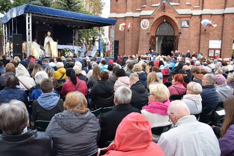 Kolejny raz w tym roku plac przed sanktuarium św. Stanisława wypełnił się pielgrzymami