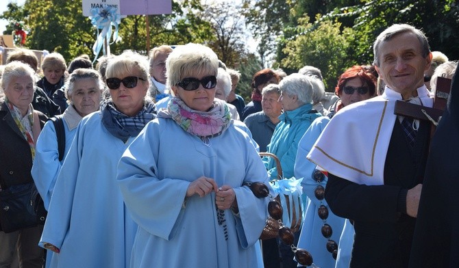 Po Mszy św. odbyła się procesja różańcowa