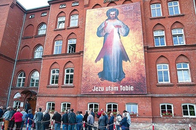 Koszalinianie modlili się m.in. przed Domem Miłosierdzia.