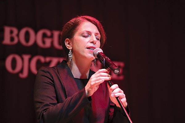 W patriotycznym spektaklu zaśpiewa Marta Gzowska-Sawicka.