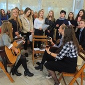 Licealiści przygotowali oprawę muzyczną liturgii