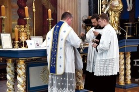 Eucharystii przewodniczył ks. Marcin Kostka z Krakowa z Bractwa św. Piotra.