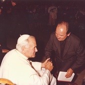 ▲	Ksiądz Teodor Poloczek u Jana Pawła II.