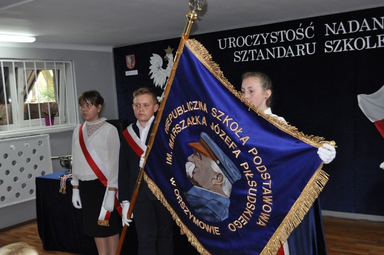 Nowy sztandar dla szkoły w Orszymowie