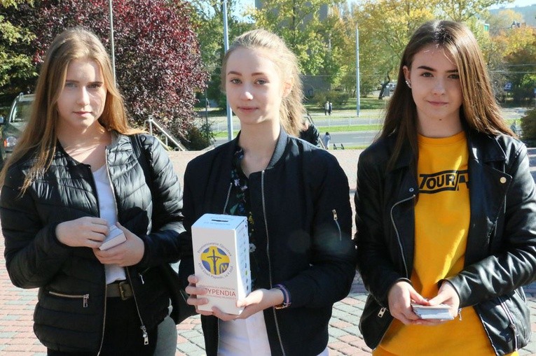 Nina, Kinga i Weronika ze Szkoły Podstawowej nr 57 w Lublinie były w gronie wolontariuszy