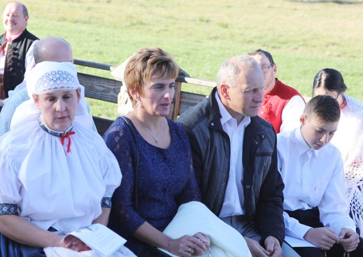 Poświęcenie odbudowanego po pożarze kościoła na Stecówce