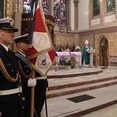 - Uroczystości takie jak ta mają bardzo ważne zadanie. Mają rozbudzać pamięć, zespalać tożsamość, edukować młode pokolenie i uczyć patriotyzmu, który nie jest jedynie zwietrzałym słowem - mówił abp Głódź