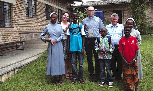 Ksiądz Piotr Sierzchuła spotkał się w Rwandzie ze swoim podopiecznym.