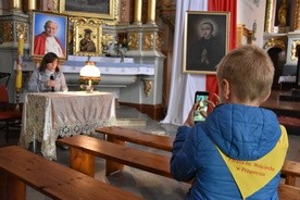 Starsi i młodsi czytali fragmenty z nauczania papieskiego