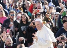 Papież podarował młodzieży na synodzie DOCAT