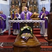 Mszy św. pogrzebowej przewodniczył bp Ignacy Dec