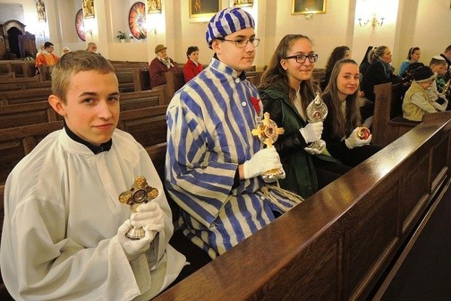 Młodzi z os. Karpackiego przywieźli ze sobą m.in. relikwie św. Stanisława Kostki