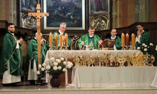 Bp Roman Pindel przewodniczył Mszy św., która zwieńczyła 12. Korowód Świętych