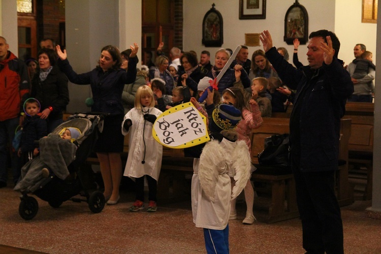 Parada i Bal Wszystkich Świętych we Wrocławiu-Strachocinie