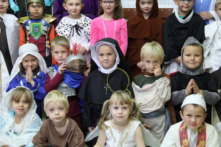 Bal Wszystkich Świętych w przedszkolu u służebniczek w Rydułtowach