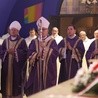 Modlitwa za zmarłych biskupów oraz diecezjan w katedrze