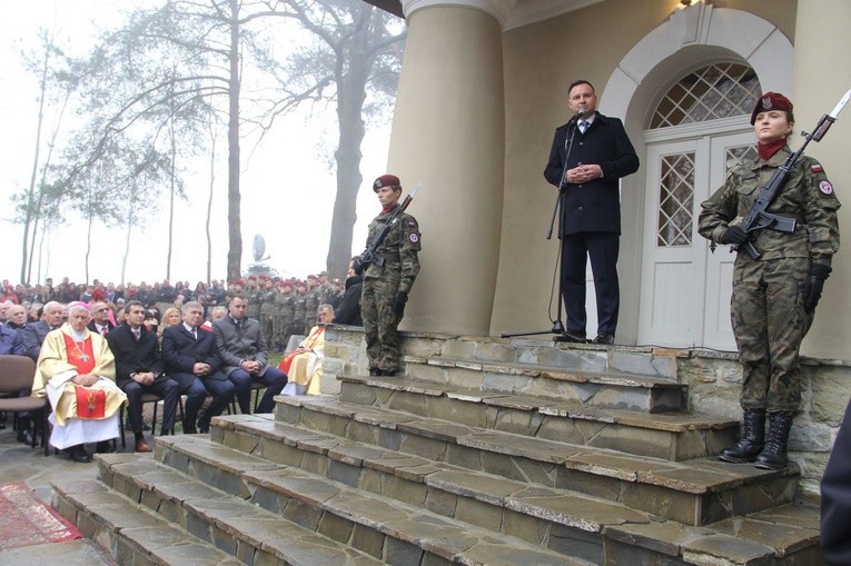 Prezydent na cmentarzu legionistów w Łowczówku