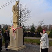 Obrońca niepodległości na piedestale