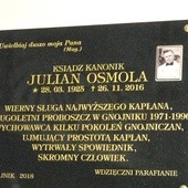 Tablica ks. Juliana Osmoli w Gnojniku
