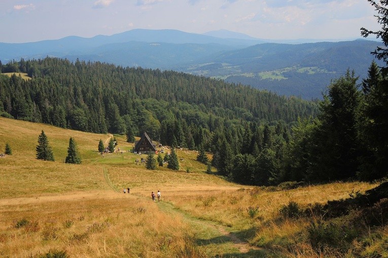 Wielka Rycerzowa jest jednym ze 100 miejsc, które czekają w najbliższych dniach na biało-czerowną flagę