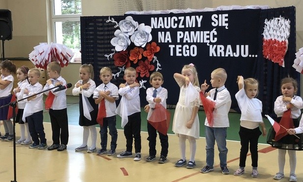 Prezentacje przedszkolaków odbyły się w sali ZS-P w Starej Wsi